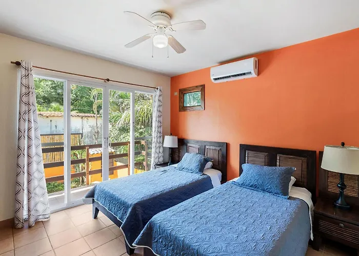 Сasa de vacaciones Charming Duplex In Playa Surfside Community, With A Private Pool, Cozy Interior And Walkable Access To The Potrero (Guanacaste)